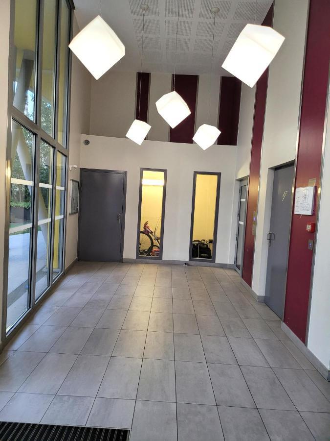 III Appart 2 Pieces, Neuf 200 M De Gare Parking Netflix Evry Courcouronnes Exterior foto